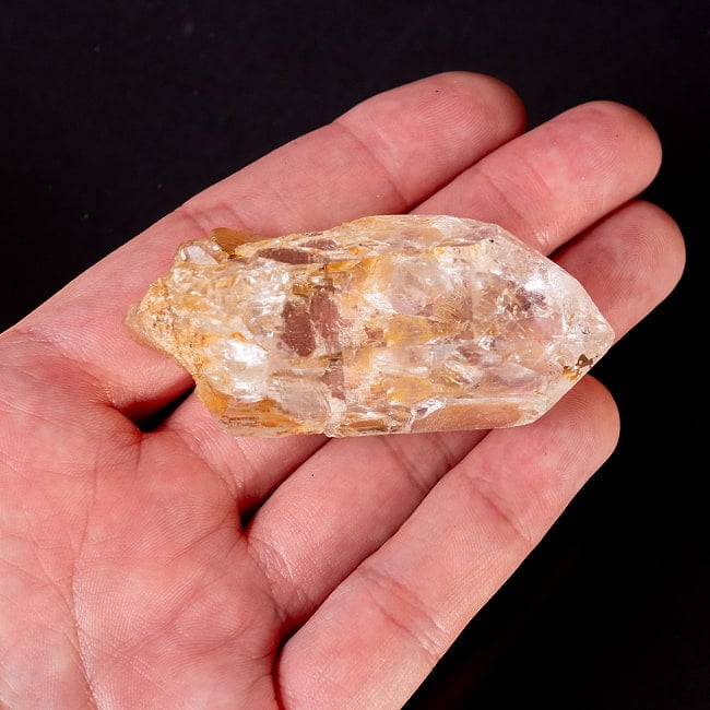 【一点物】 ヒマラヤ水晶原石 【63g】ポイント・透明・レシーバー・バーコード・レインボー・貫入り 6 - このくらいのサイズ感になります