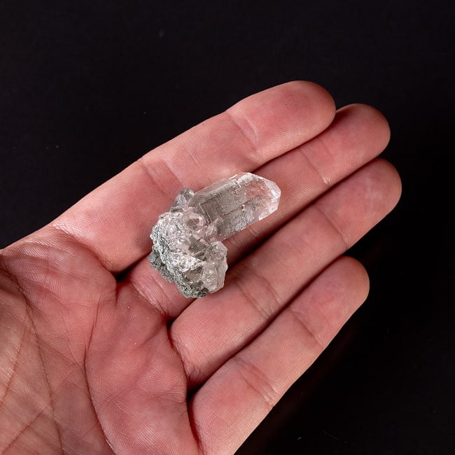 【一点物】 ヒマラヤ水晶原石 【14g】ポイント・透明・クローライト・ゲートウェイ・タビー・バーコード 7 - このくらいのサイズ感になります