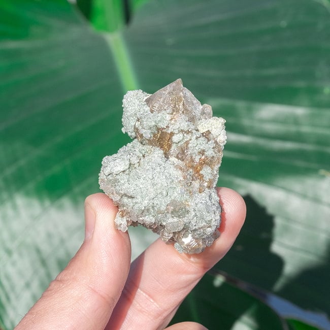 【一点物】 ヒマラヤ水晶原石 【65.5g】クラスター・ルチル・クローライト 7 - 太陽光にかざすと美しさが際立ちます