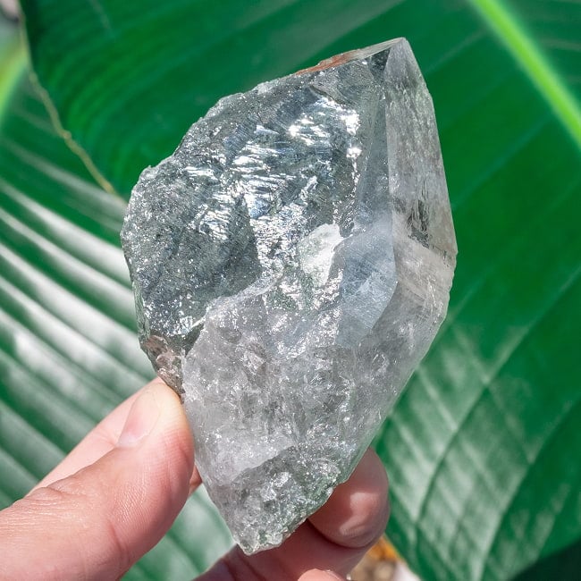 【一点物】 ヒマラヤ水晶原石 【173g】ポイント・クローライト・貫入り・タビー・バーコード・レインボー 7 - 太陽光にかざすと美しさが際立ちます