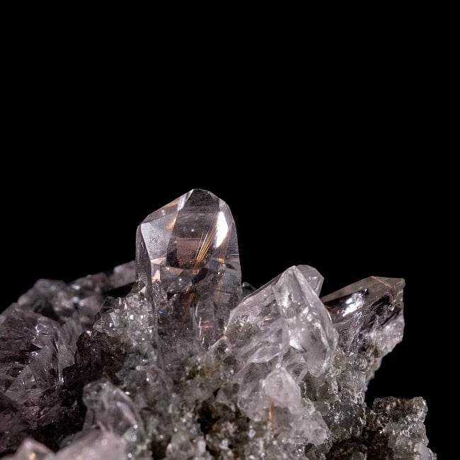 【一点物】 ヒマラヤ水晶原石 【61g】クラスター・透明・ルチル 5 - 拡大写真です。抜群の透明度でルチルが内包されているのも確認出来ます