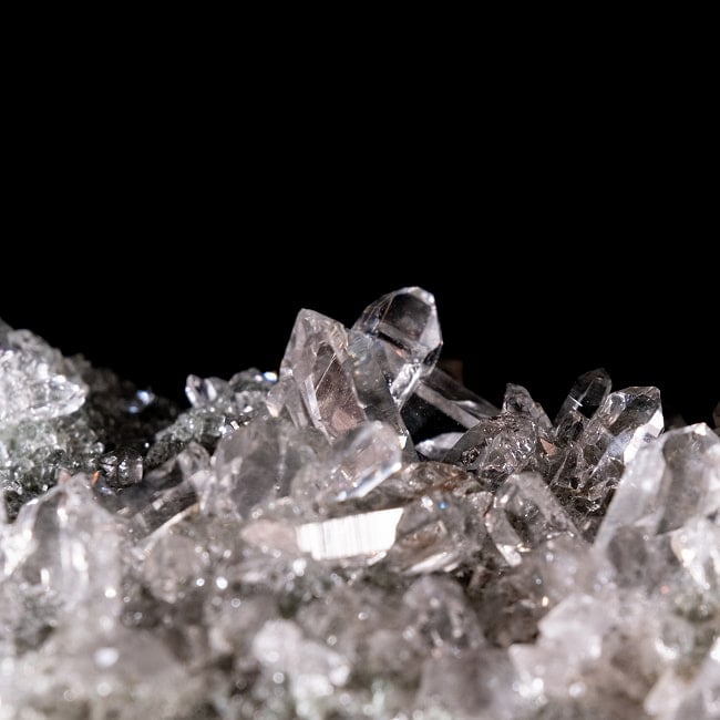 【一点物】 ヒマラヤ水晶原石 【61g】クラスター・透明・ルチル 6 - 拡大写真です。抜群の透明度でルチルが内包されているのも確認出来ます