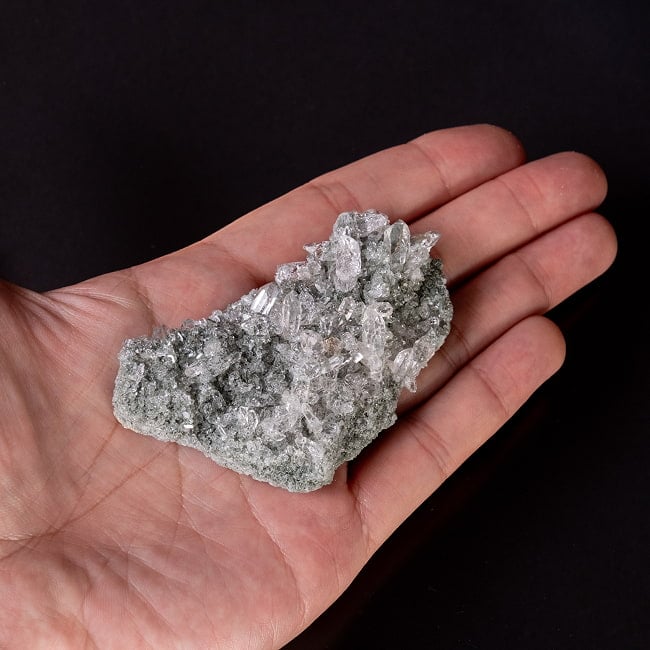 【一点物】 ヒマラヤ水晶原石 【61g】クラスター・透明・ルチル 7 - このくらいのサイズ感になります