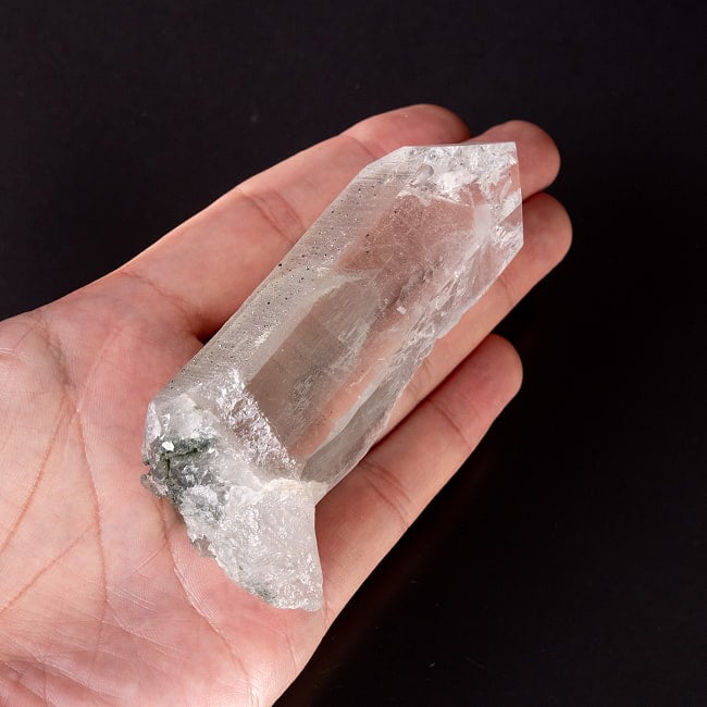 【一点物】 ヒマラヤ水晶原石 【150g】ポイント・透明・クローライト・ファントム・タビー・バーコード 7 - このくらいのサイズ感になります