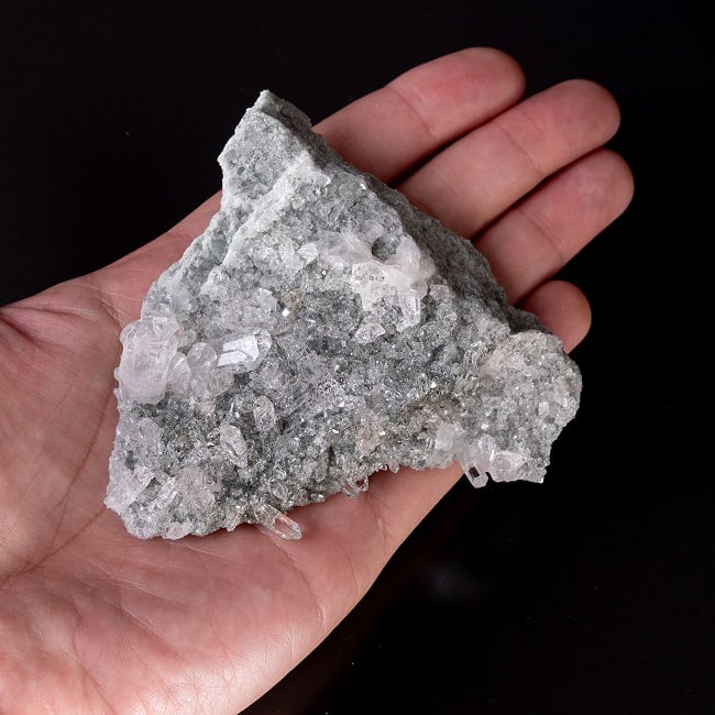 【一点物】 ヒマラヤ水晶原石 【175g】クラスター・透明・レインボー・タビー 6 - このくらいのサイズ感になります