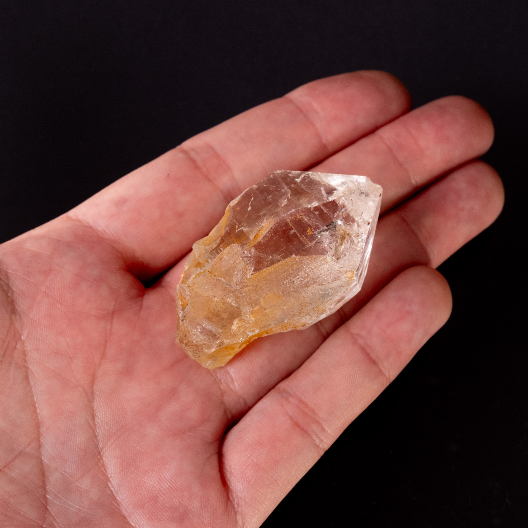 【一点物】 ヒマラヤ水晶原石 【 47g】透明度・褐色・セルフヒールド・バーコード 6 - このくらいのサイズ感になります