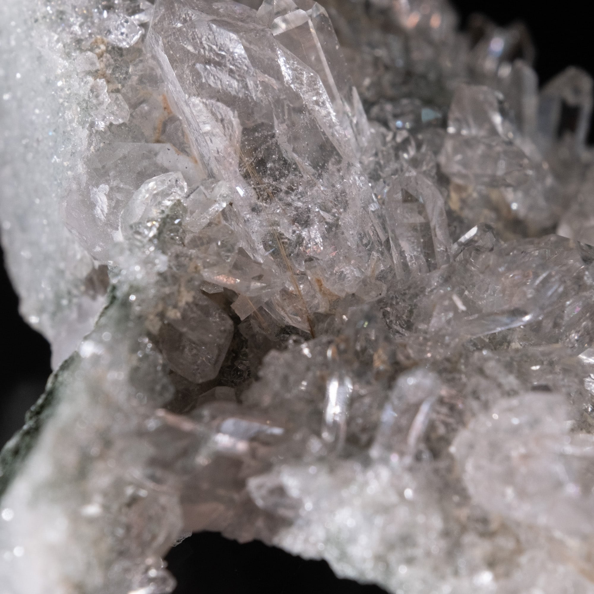 【一点物】 ヒマラヤ水晶原石 【 83g】ルチル・透明度・クラスター・タビー・バーコード 4 - 拡大写真です。ルチルが内包されているのが確認出来ます