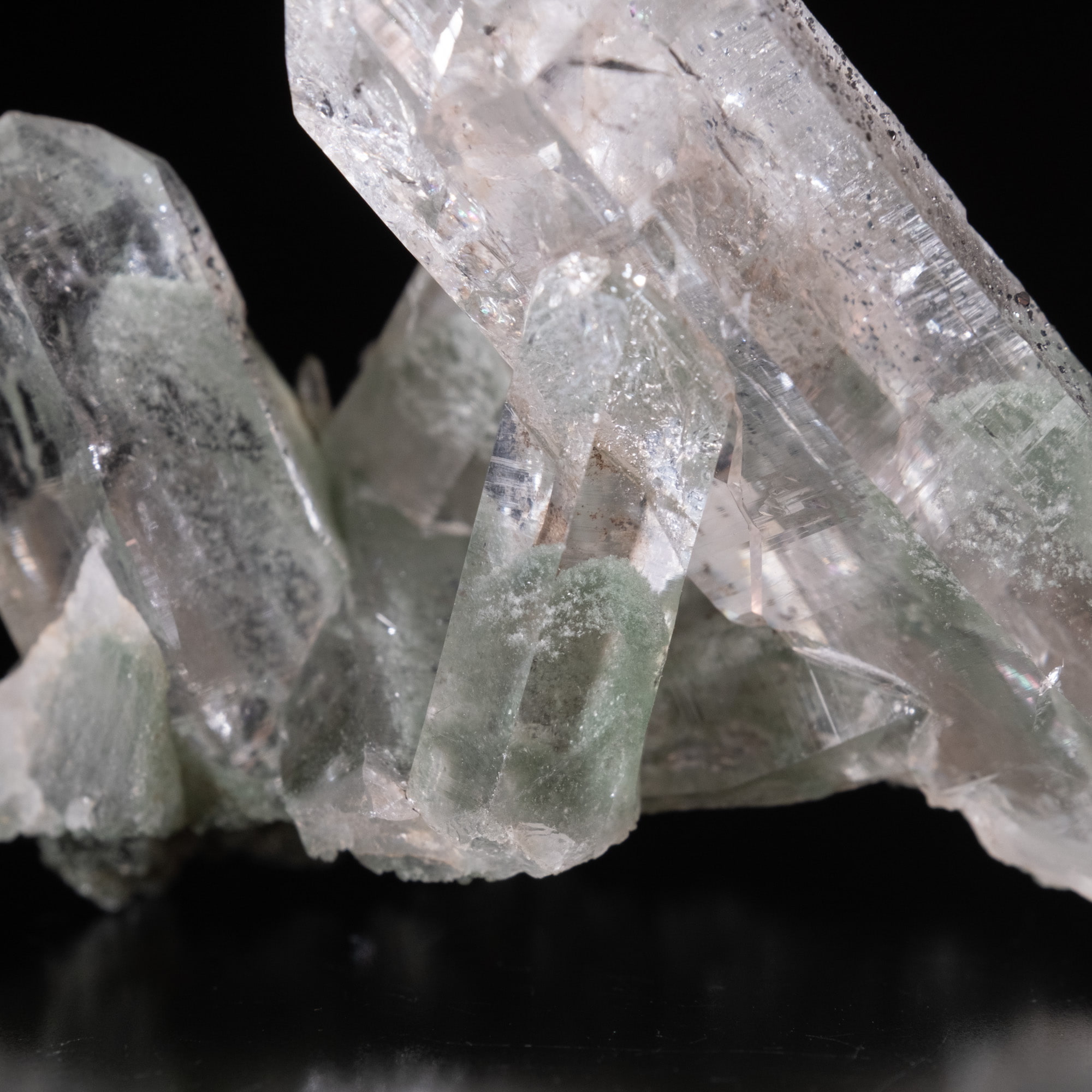 【一点物】 ヒマラヤ水晶原石 【 78.5g】透明度・ファントム・レシーバー・バーコード・レインボー 5 - 拡大写真です。グリーンのファントムが確認出来ます。