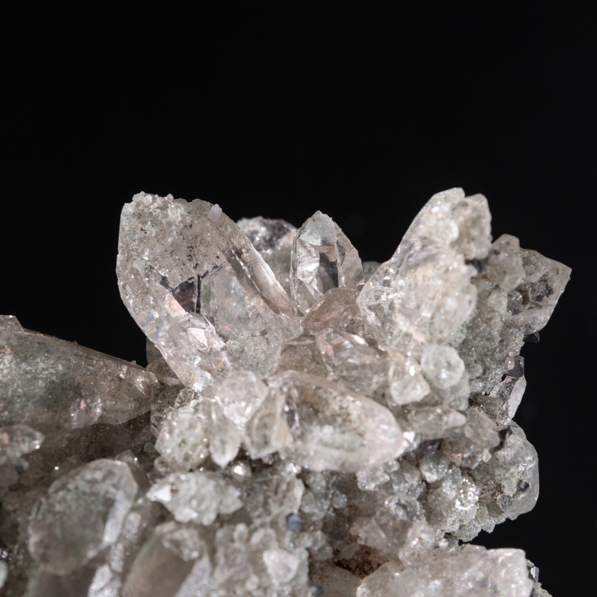 【一点物】 ヒマラヤ水晶原石 【 50g】透明度・クローライト・クラスター・レインボー 5 - 拡大写真です。母岩が薄く透明度も抜群の透明度です。