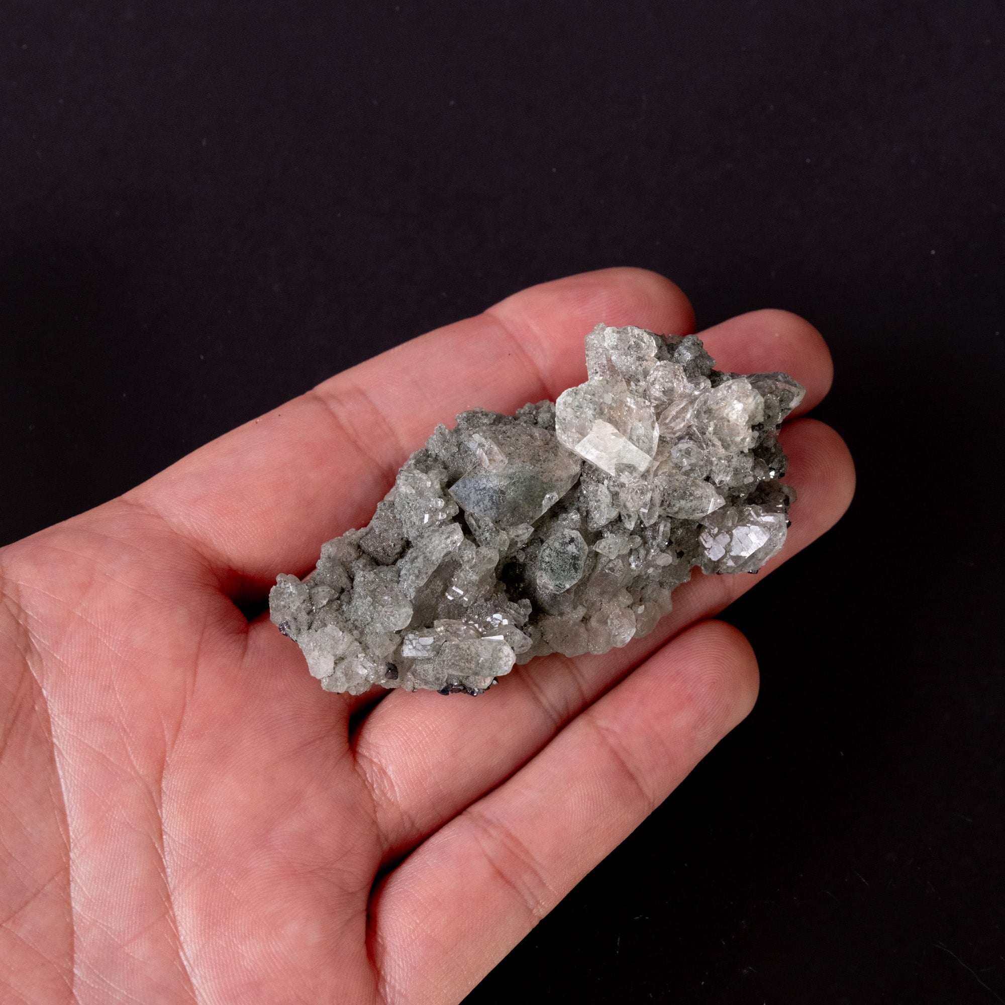 【一点物】 ヒマラヤ水晶原石 【 50g】透明度・クローライト・クラスター・レインボー 6 - このくらいのサイズ感になります