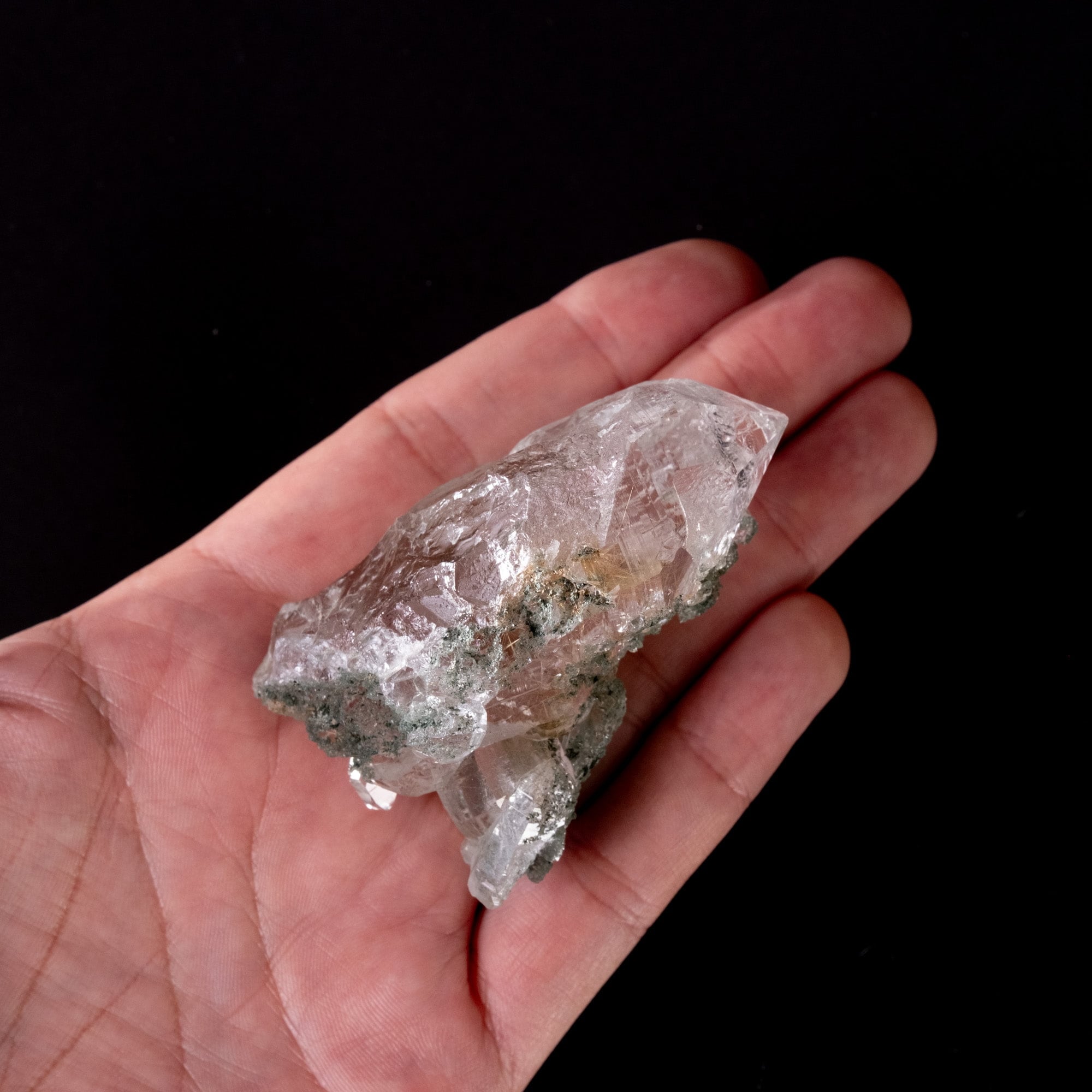 【一点物】 ヒマラヤ水晶原石 【 105.5g】ルチル・クローライト・透明度・ゲートウェイ・セルフヒールド・重量感 6 - このくらいのサイズ感になります