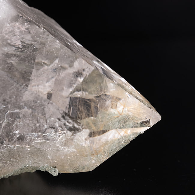 【一点物】 ヒマラヤ水晶原石 【221g】ルチル・クローライト・透明・バーコード・セルフヒールド 5 - 拡大写真です。抜群の透明度でルチルが内包されているのも確認出来ます