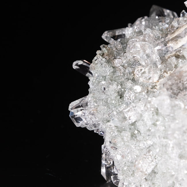 【一点物】 ヒマラヤ水晶原石 【92.5g】ルチル・クローライト・透明・クラスター 5 - 拡大写真です。結晶が小さく透明度が抜群です。