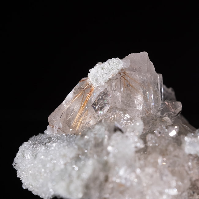 【一点物】 ヒマラヤ水晶原石 【75.5g】ルチル・クローライト・透明・クラスター 5 - 拡大写真です。ルチルが内包されているのも確認出来ます