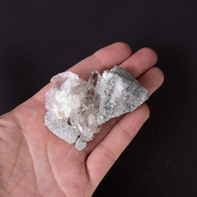 【一点物】 ヒマラヤ水晶原石 【75.5g】ルチル・クローライト・透明・クラスター 7 - このくらいのサイズ感になります