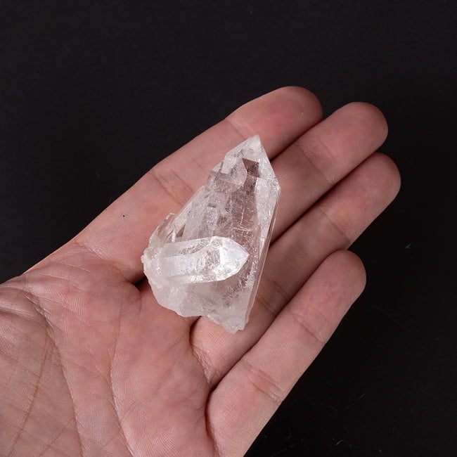 【一点物】 ヒマラヤ水晶原石 【55g】透明・貫入・セルフヒールド・バーコード・レインボー 7 - このくらいのサイズ感になります