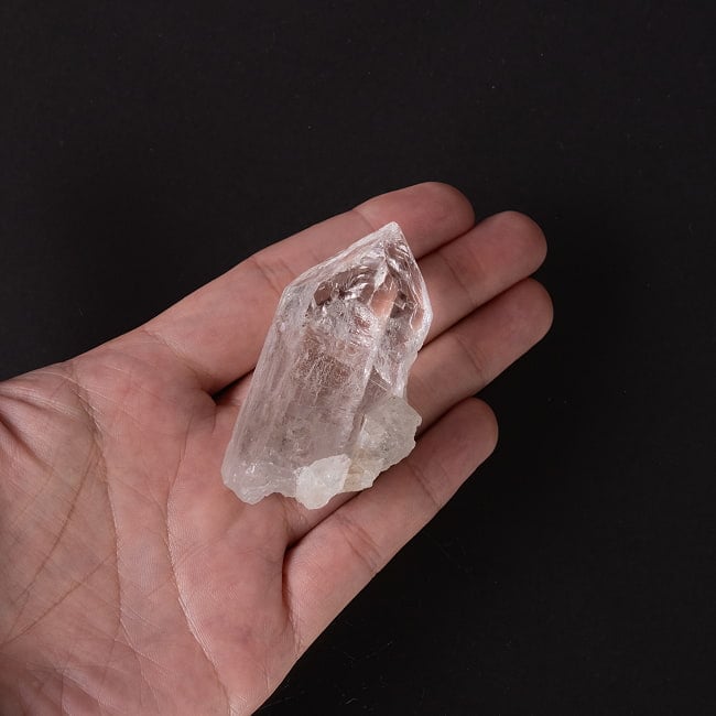 【一点物】 ヒマラヤ水晶原石 【87.5g】ポイント・透明・ゲートウェイ・セルフヒールド・バーコード 6 - このくらいのサイズ感になります