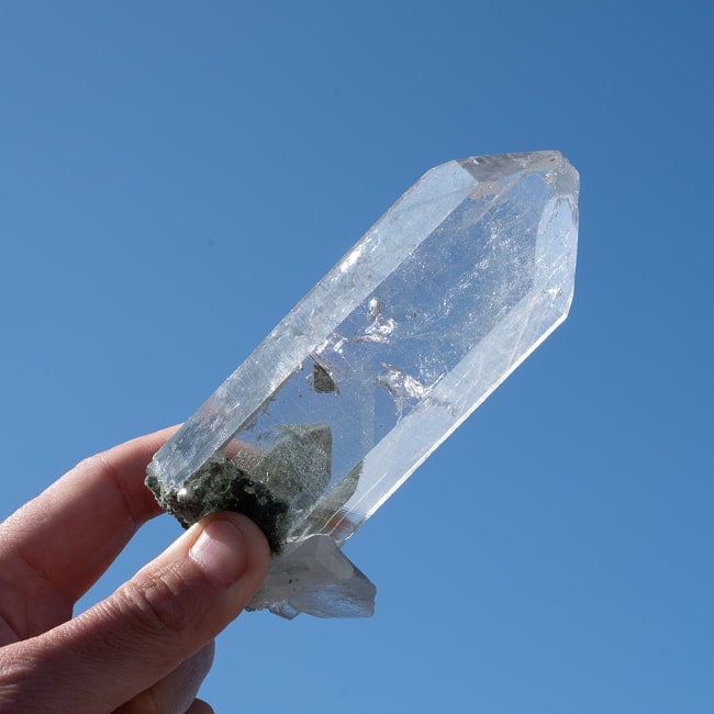 【一点物】 ヒマラヤ水晶原石 【347g】透明・ファント・クローライト・バーコード・レインボー 7 - ヒマラヤで採れた美しい水晶です。太陽光にかざすと美しさが際立ちます