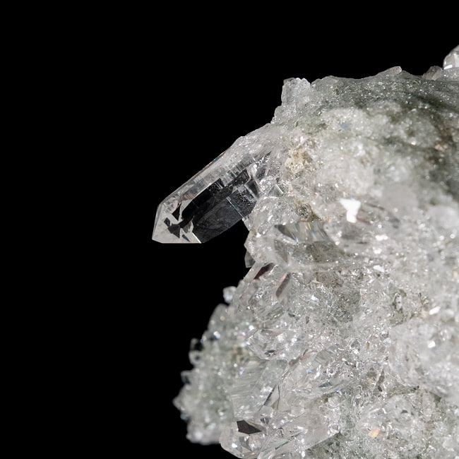 【一点物】 ヒマラヤ水晶原石 【76g】透明・クラスター・レシーバー・バーコード 5 - 拡大写真です。抜群の透明度で、細かい結晶のキラキラと反射する光が非常に魅力的です。