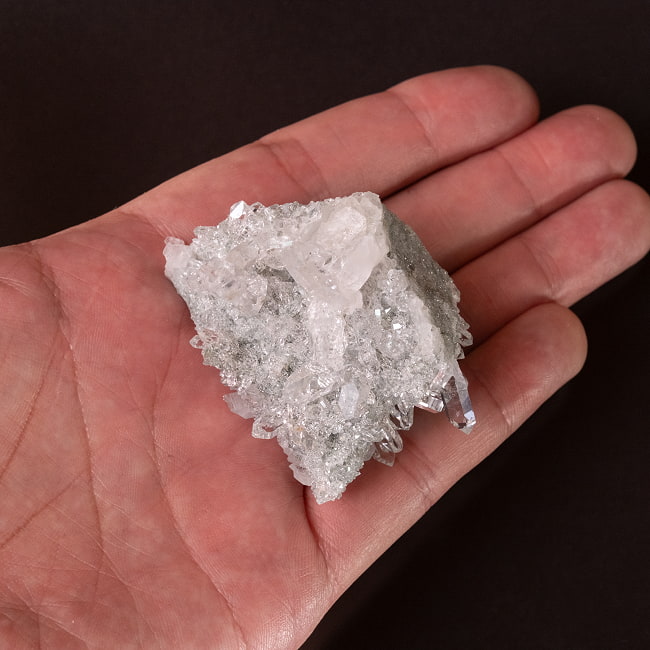 【一点物】 ヒマラヤ水晶原石 【76g】透明・クラスター・レシーバー・バーコード 6 - このくらいのサイズ感になります