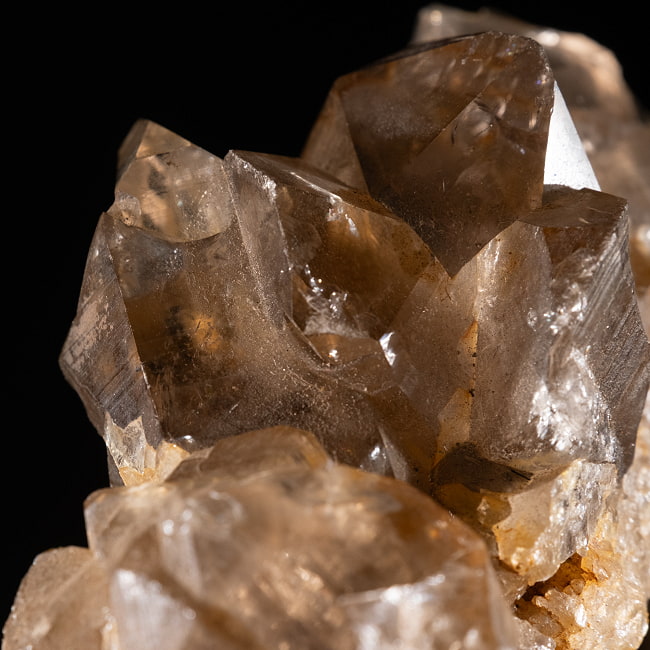 【一点物】 ヒマラヤ水晶原石 【142.5g】スモーキー・クラスター・バーコード 6 - 拡大写真です。スモーキークォーツの風合いが非常にキレイです。