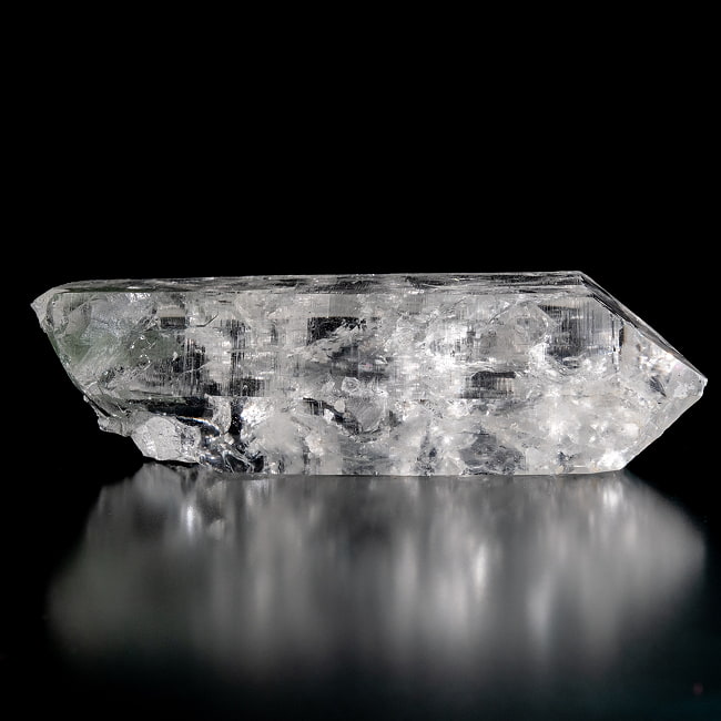 【一点物】 ヒマラヤ水晶原石 【239g】透明・クラック・クローライト・ファントム・バーコード・レインボー 4 - 別角度からの写真です