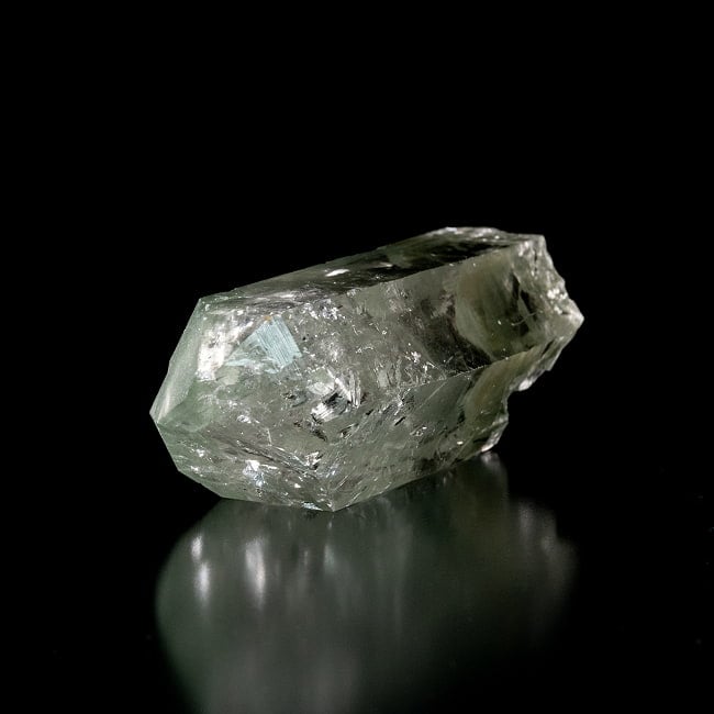 【一点物】 ヒマラヤ水晶原石 【220.5g】透明・クラック・ポイント・ファントム・バーコード・レインボー 3 - 別角度からの写真です