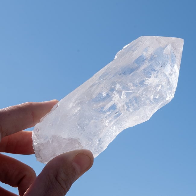 【一点物】 ヒマラヤ水晶原石 【366g】透明・ポイント・セルフヒールド・バーコード・レインボー 7 - ヒマラヤで採れた美しい水晶です。太陽光にかざすと美しさが際立ちます