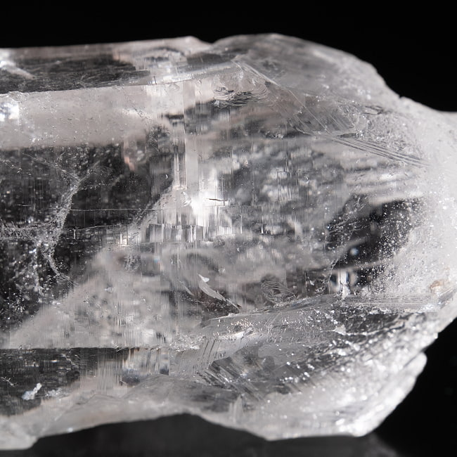 【一点物】 ヒマラヤ水晶原石 【119.5g】透明・セルフヒールド・バーコード 4 - 拡大写真です。抜群の透明度でまるで氷の様な質感です。