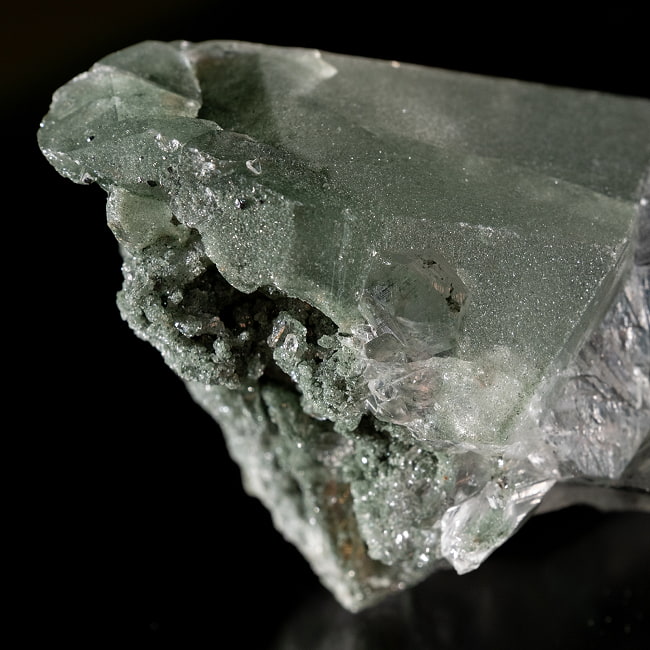 【一点物】 ヒマラヤ水晶原石 【247.5g】透明・クローライト・ファントム・セルフヒールド・ゲートウェイ・バーコード・レインボー 5 - 拡大写真です。ゲートウェイともとれる形状も確認出来ます。