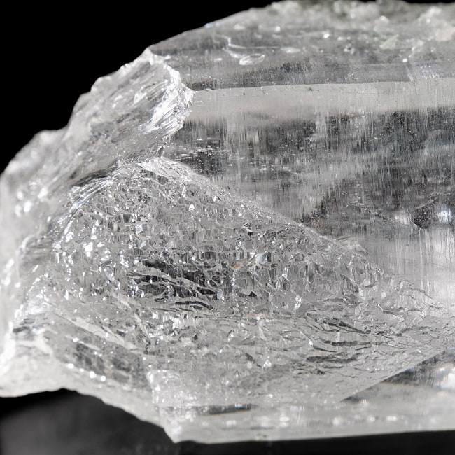 【一点物】 ヒマラヤ水晶原石 【246.5g】透明・クローライト・ファントム・セルフヒールド・バーコード・レインボー 5 - 拡大写真です。抜群の透明度でセルフヒールドともとれる形状も見られます。