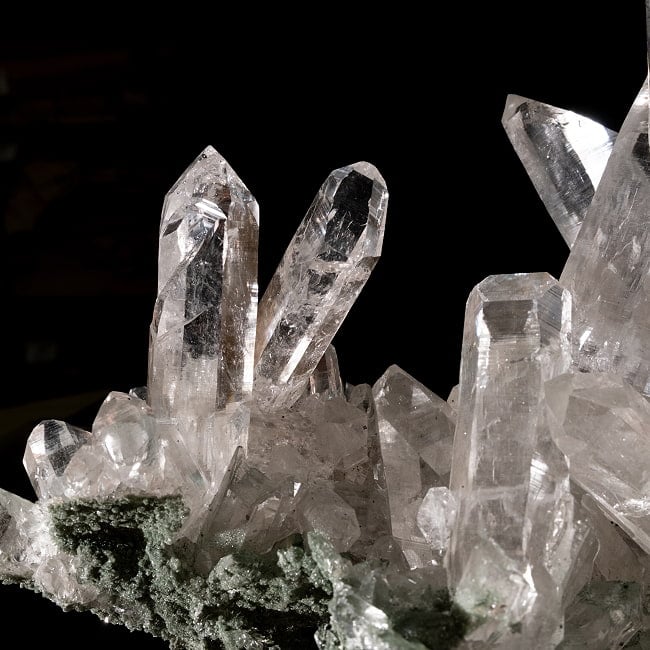 【一点物】 ヒマラヤ水晶原石 【2778g】透明・クラック・クラスター 6 - 拡大写真です。天然のクラックが美しく存在感が際立ちます。