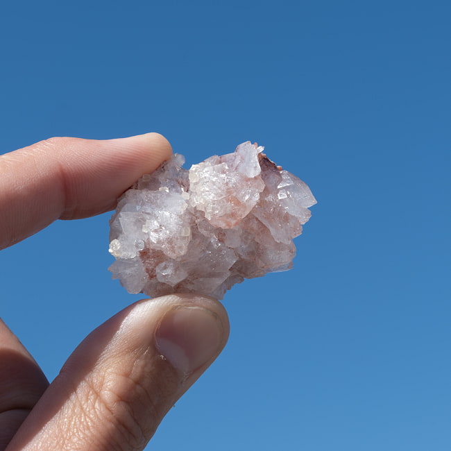 【一点物】 レッドアポフィライト原石 【18g】稀少石インド産・クラスター 7 - 太陽光にかざすと美しさが際立ちます