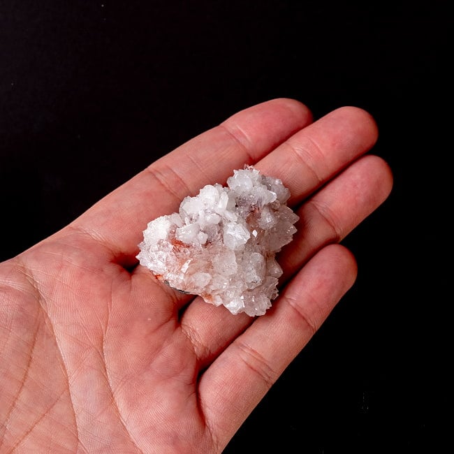 【一点物】 レッドアポフィライト原石 【38.5g】稀少石インド産・クラスター 6 - 手のひらに乗せた写真です。
