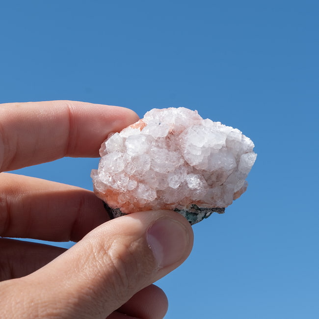 【一点物】 レッドアポフィライト原石 【56.5g】稀少石インド産・クラスター 7 - 太陽光にかざすと美しさが際立ちます