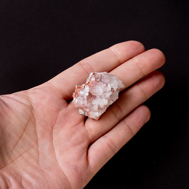 【一点物】 レッドアポフィライト原石 【20.5g】稀少石インド産・クラスター 7 - 手のひらに乗せた写真です。