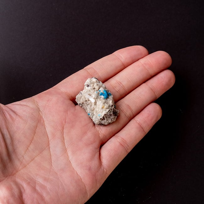 【一点物】 カバンサイト原石 【12.5g】インド産・稀少石 6 - このくらいのサイズ感になります。