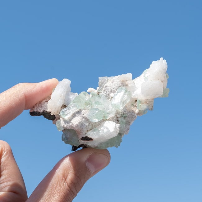 【一点物】グリーンアポフィライト原石 【70g】稀少石 7 - 太陽光にかざすと美しさが際立ちます