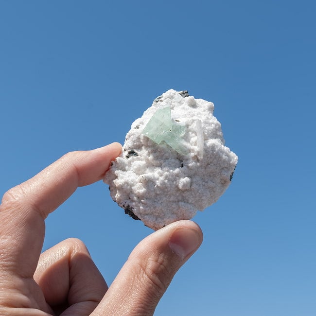 【一点物】グリーンアポフィライト原石 【48g】稀少石 7 - 太陽光にかざすと美しさが際立ちます