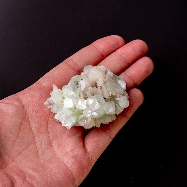 【一点物】グリーンアポフィライト原石 【81.5g】稀少石 6 - このくらいのサイズ感になります。