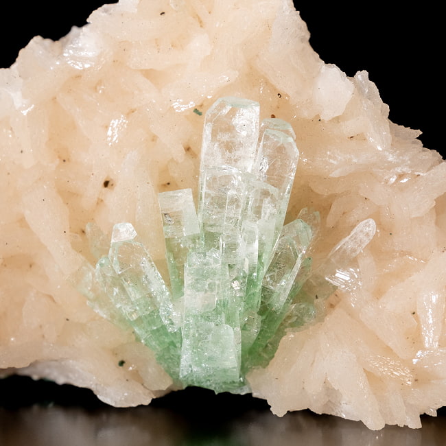 【一点物】グリーンアポフィライト原石 【51g】稀少石 5 - 拡大写真です。