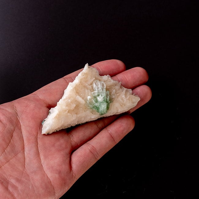 【一点物】グリーンアポフィライト原石 【51g】稀少石 7 - このくらいのサイズ感になります。