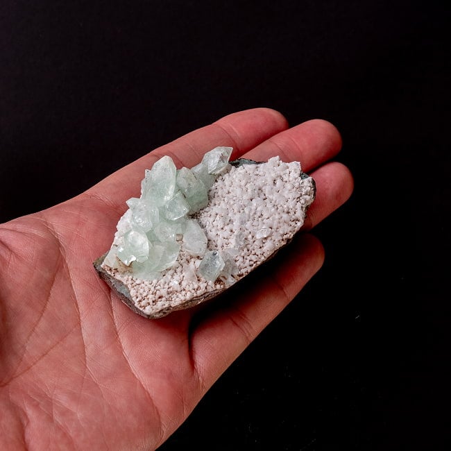 【一点物】グリーンアポフィライト原石 【83g】稀少石 7 - このくらいのサイズ感になります。