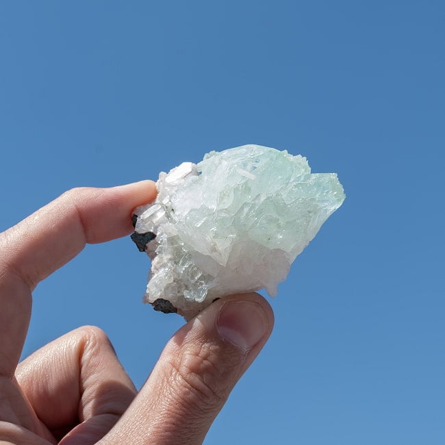 【一点物】グリーンアポフィライト原石 【63.5g】稀少石 7 - 太陽光にかざすと美しさが際立ちます