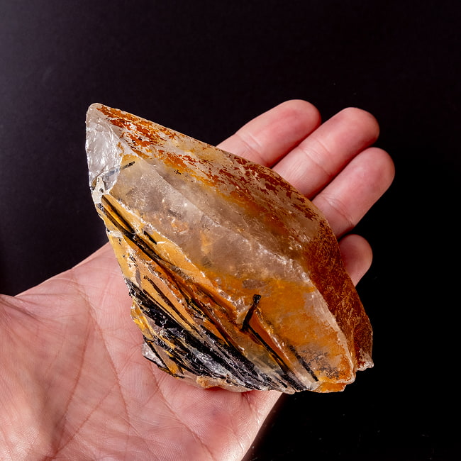 【一点物】スリランカ産トルマリンインクォーツ 【410g】稀少石 6 - このくらいのサイズ感になります。