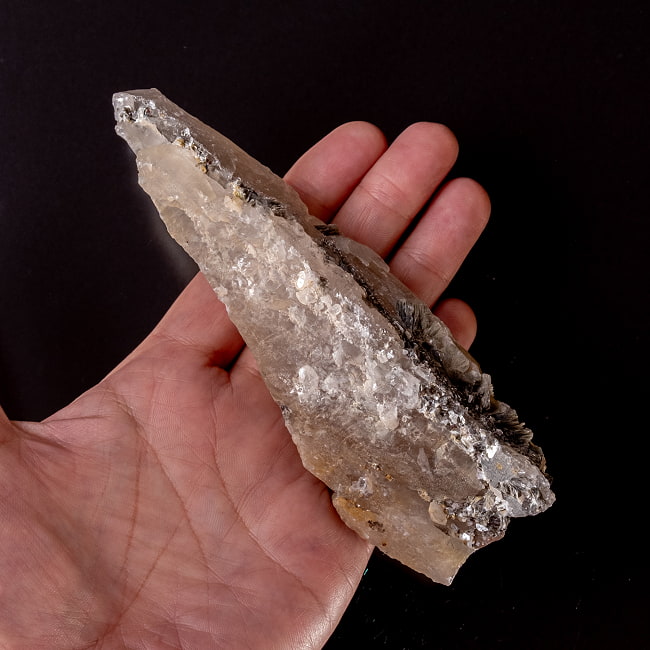 【一点物】スリランカ産マイカ(雲母)インクォーツ 【277g】稀少石 6 - このくらいのサイズ感になります。