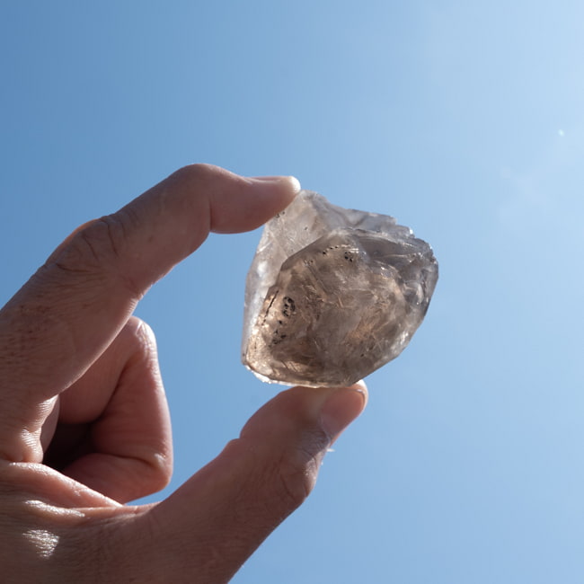 【一点物】スリランカ産エレスチャルスモーキークォーツ 【75g】稀少石 7 - 太陽光にかざすと美しさが際立ちます