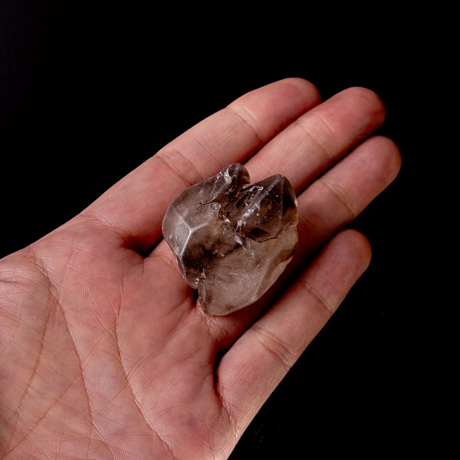 【一点物】スリランカ産エレスチャルスモーキークォーツ 【40.5g】稀少石 7 - このくらいのサイズ感になります。