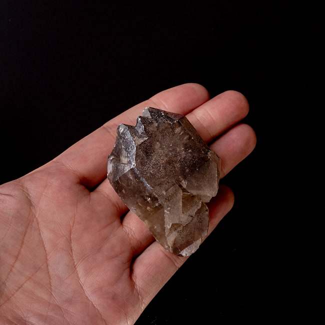 【一点物】スリランカ産エレスチャルスモーキークォーツ 【103.5g】稀少石 7 - このくらいのサイズ感になります。