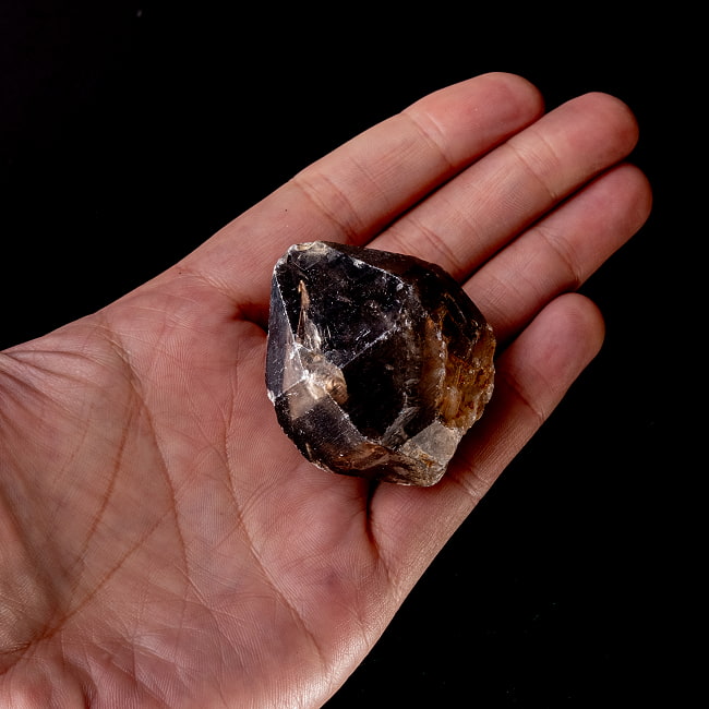 【一点物】スリランカ産エレスチャルスモーキークォーツ 【86.5g】稀少石 7 - このくらいのサイズ感になります。